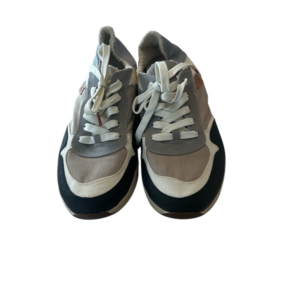 Taos Footwear Women's Sneakers - Gray and tan. Size 8